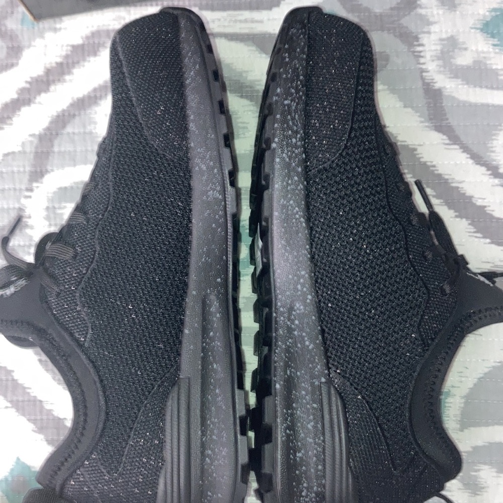 NIB Sketchers work shoes - Picture 9 of 12
